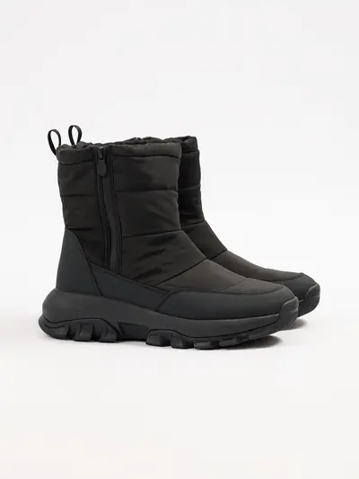 Дутики текстильные черного цвета на рельефной подошве